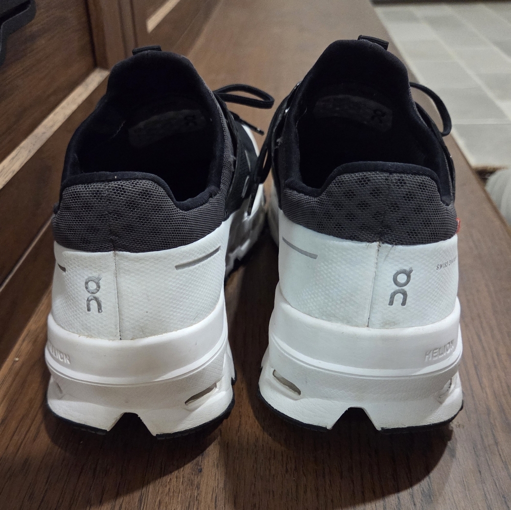 On Running Black and White Sneakers Modern Design
